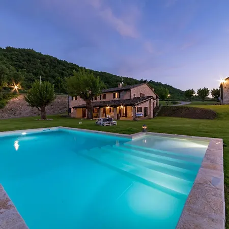 Villa Poderina 8, Emma Acqualagna