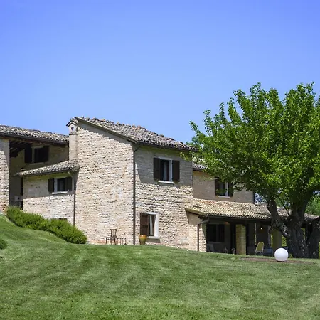 Villa Poderina 8, Emma Acqualagna
